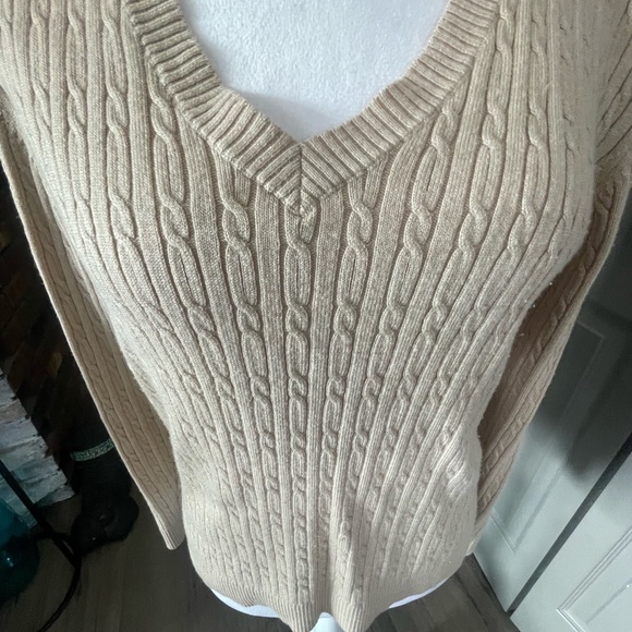 Tailor B. Moss Cream V-Neck Sweater - Picture 3 of 5